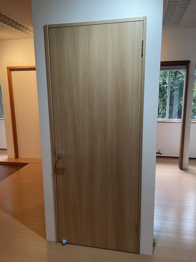 開き戸