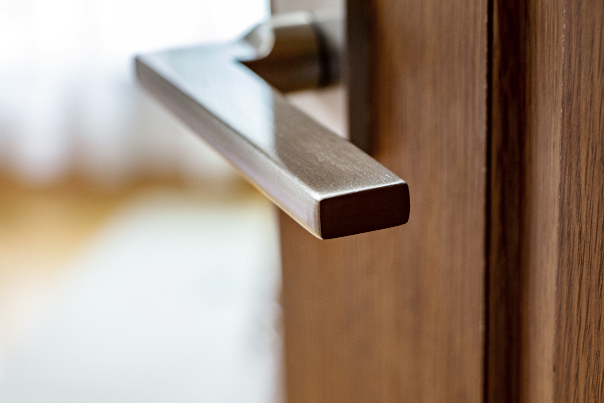 ドアの隙間埋める100均